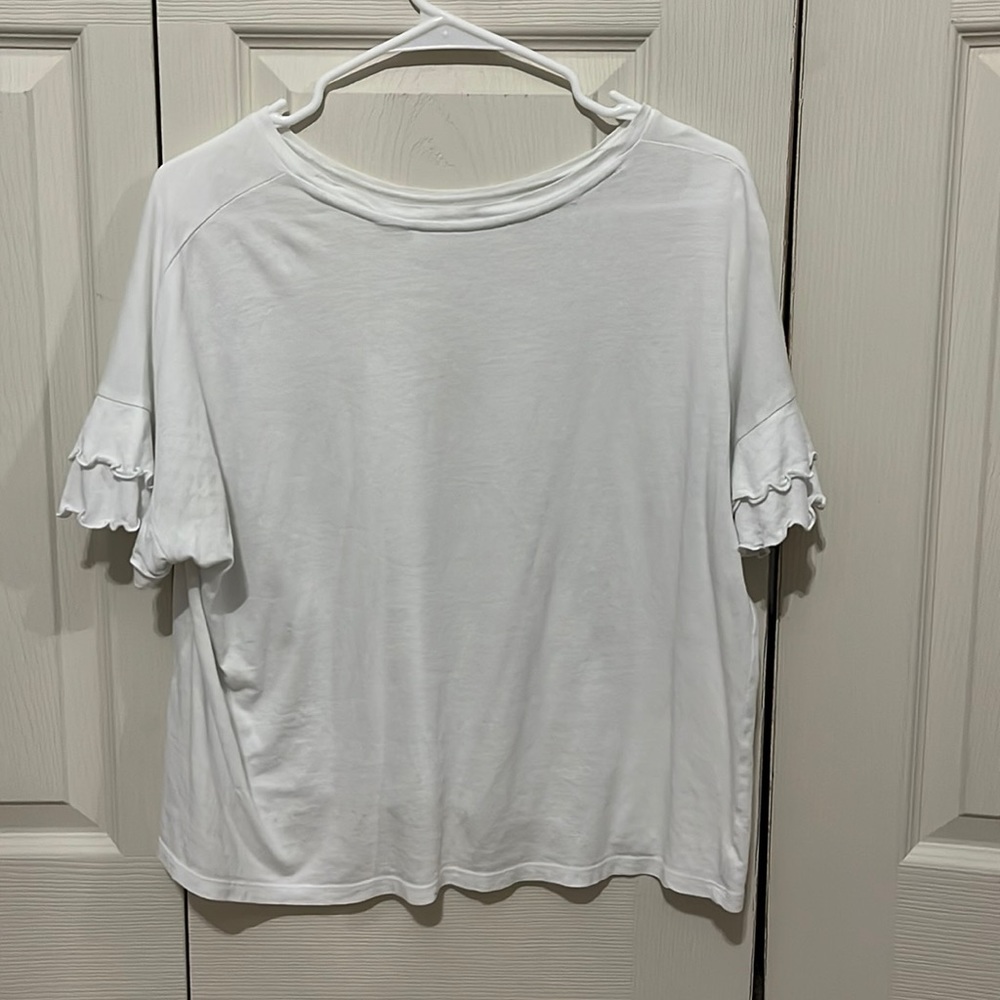 White scalloped sleeve tee